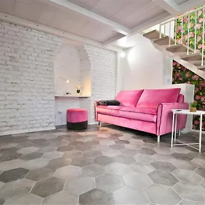 https://milano-apartments-lombardini-1.italymilanhotels.net